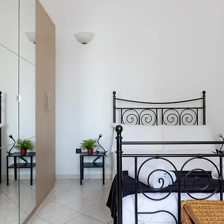 Guesthost - Lovely Nest In דירה *