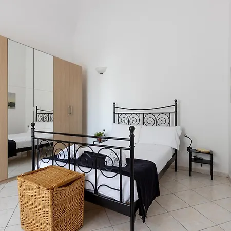 Guesthost - Lovely Nest In דירה *